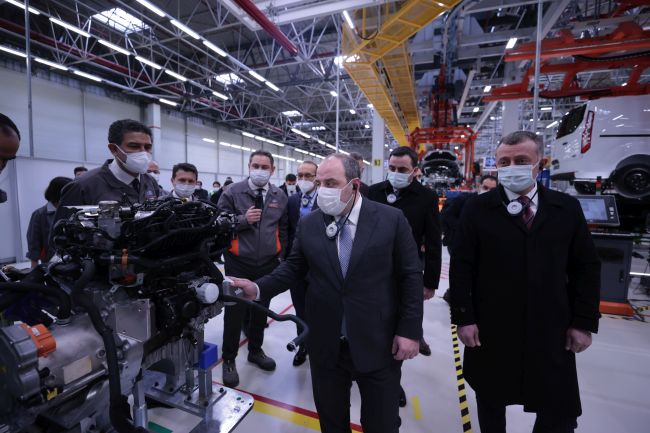 Sanayi Bakanı Varank Ford'un Kocaeli Fabrikasını Ziyaret Etti